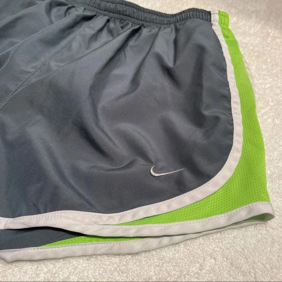 Nike Athletic Women’s Shorts Size Medium Sports short DRI-FIT - Picture 2 of 10